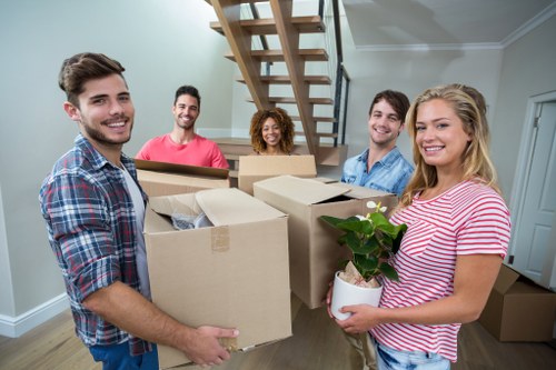 Packing and loading support for a flat move in Paddington